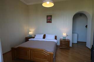 Отель Vera House Hotel Тбилиси Номер с кроватью размера «queen-size»-5