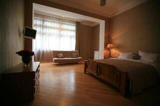 Отель Vera House Hotel Тбилиси Трехместный номер Делюкс-4